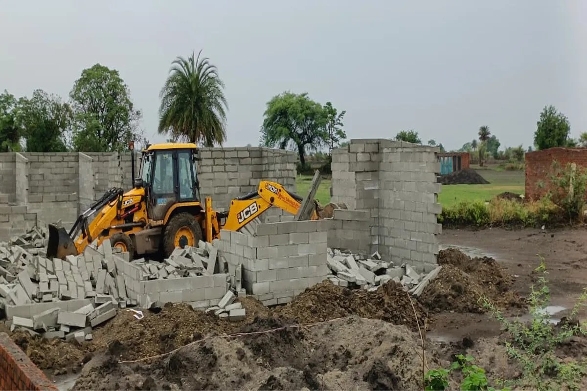 BPCL management had itself sought permission to construct temporary housing in the NDZ and did not halt the construction work