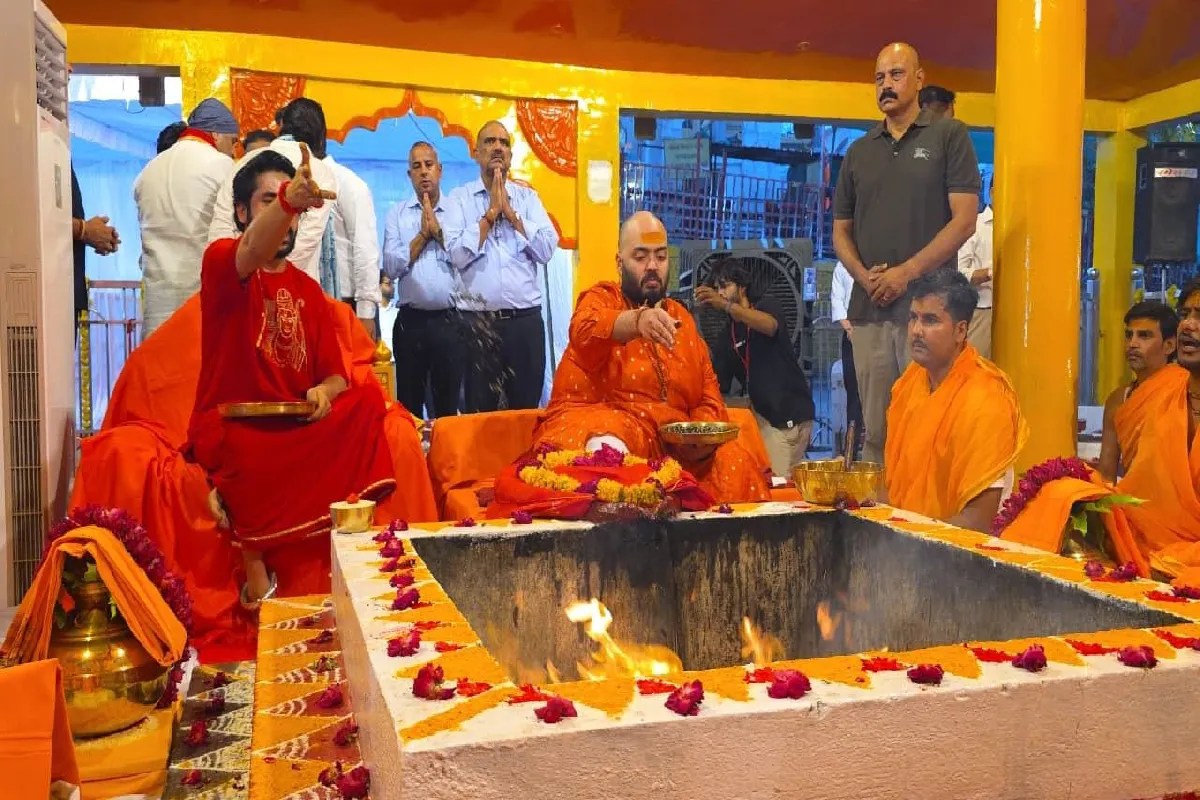Anant Ambani performed a Yajna Havan at Bageshwar Dham