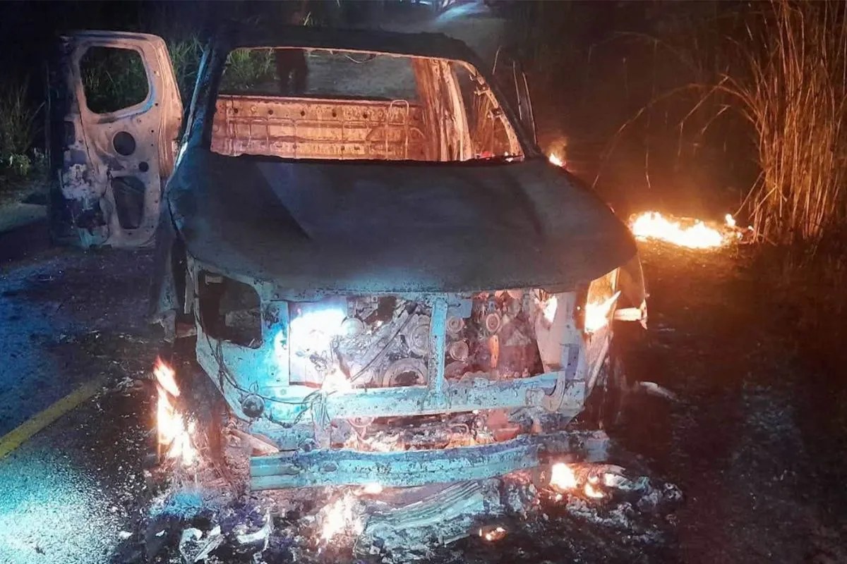 southern Thailand: Five soldiers killed in firing.