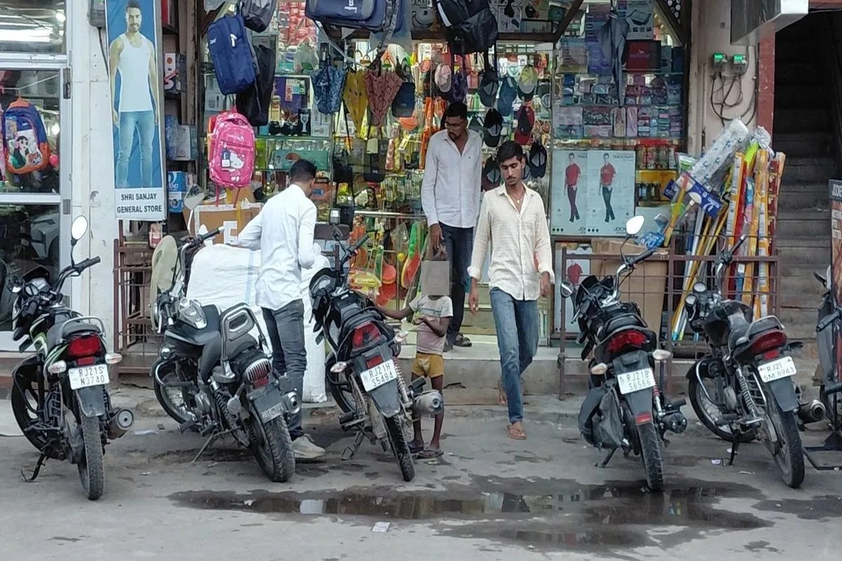 नागौर में भीख मांगती बच्ची