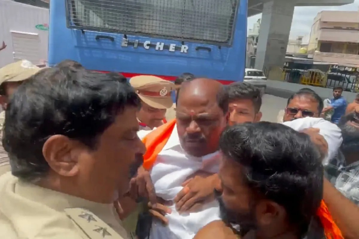Police detain BJP leaders