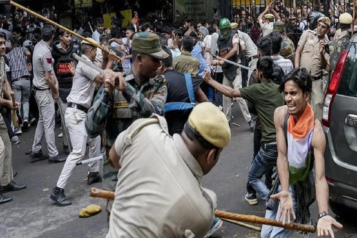 Lathi charge on protestors