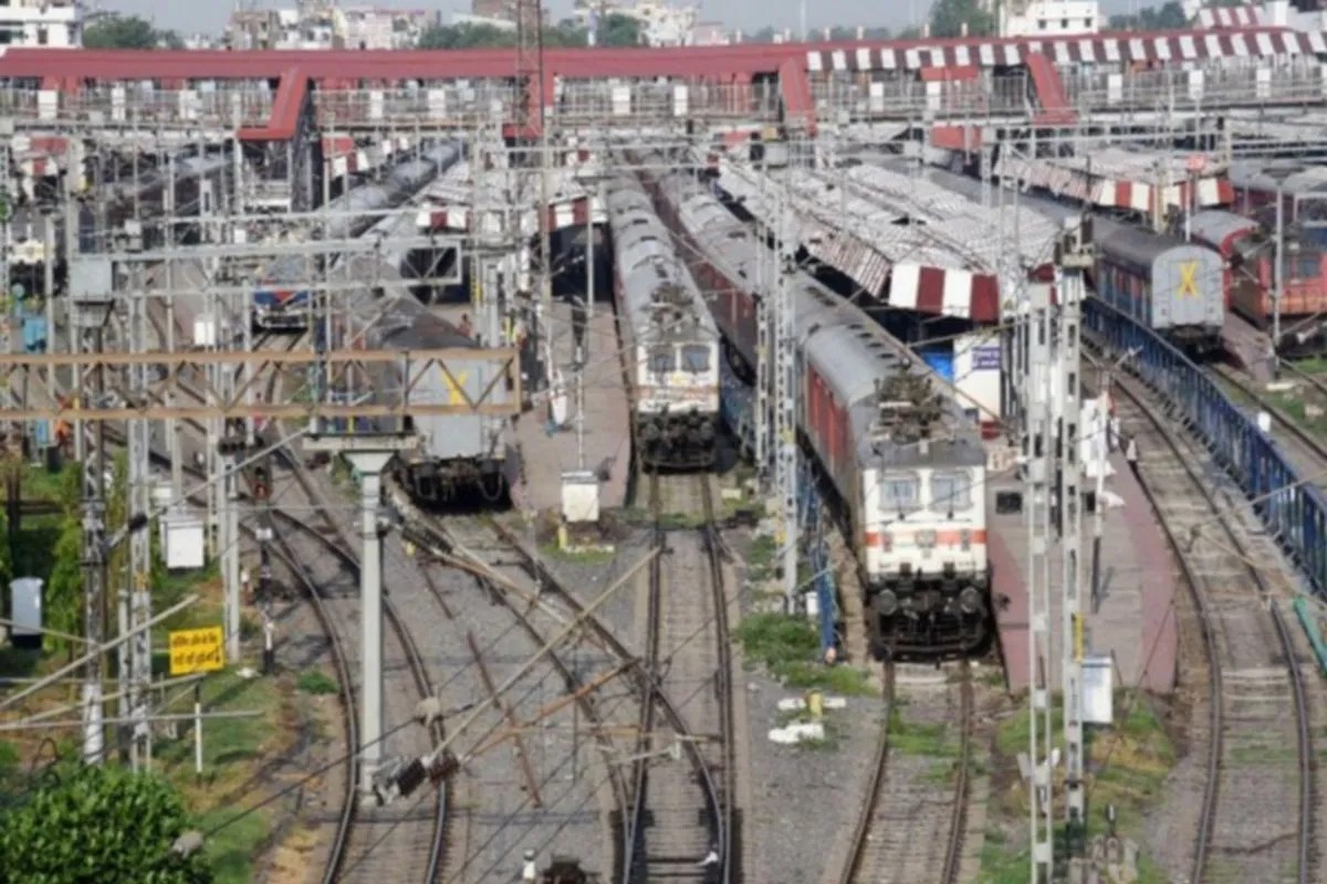 Mumbai Local Train Fight