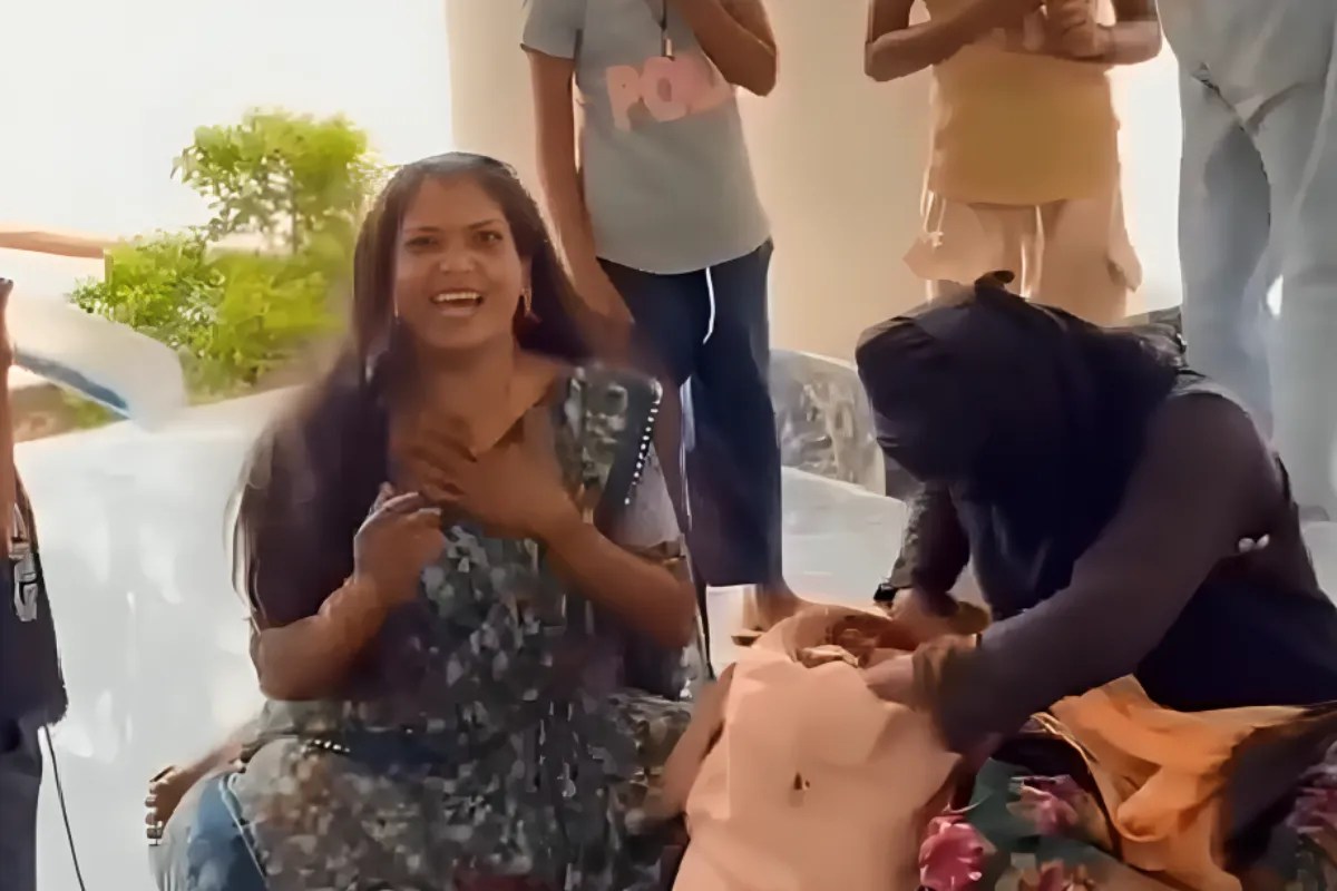 Morena Collectorate Nagin Dance women high voltage drama public hearing