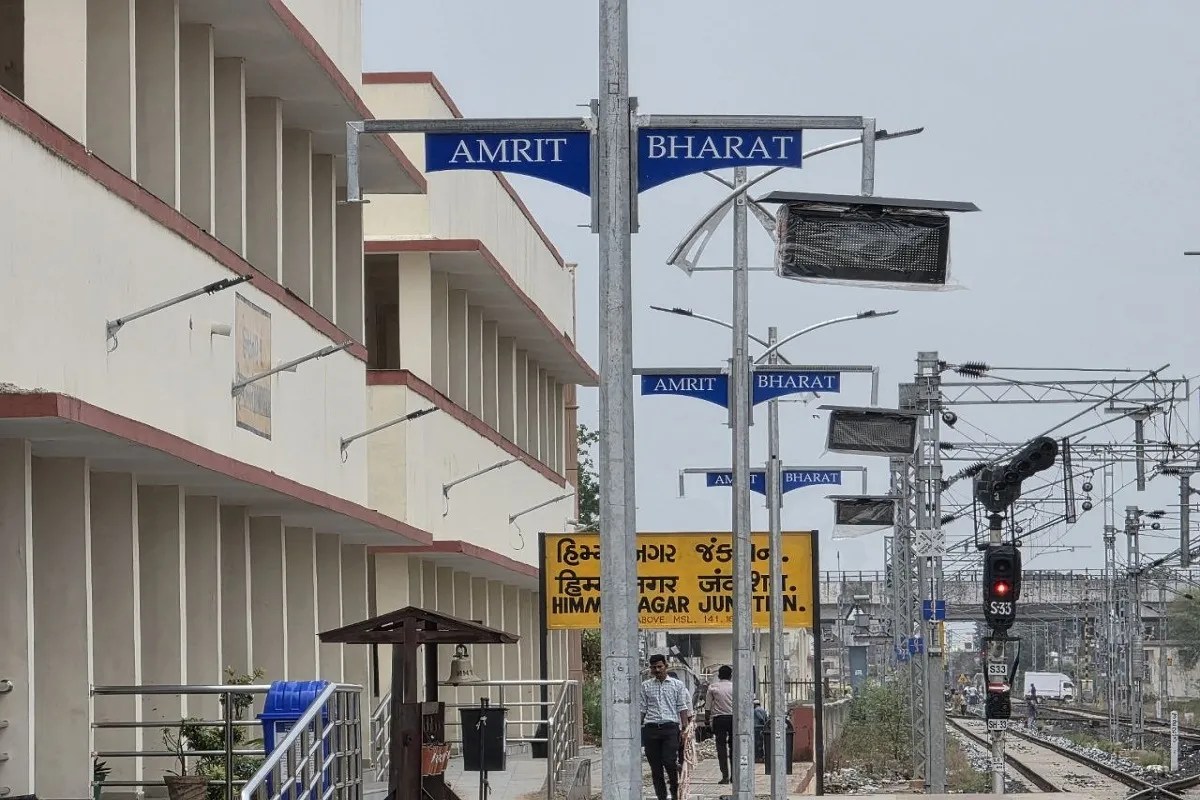 Work Begins on Installing Coach Indicators at Platform 1 of Himmatnagar Junction Railway Station