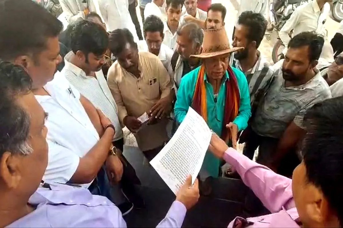 Collectorate, fertilizer distribution news ratlam