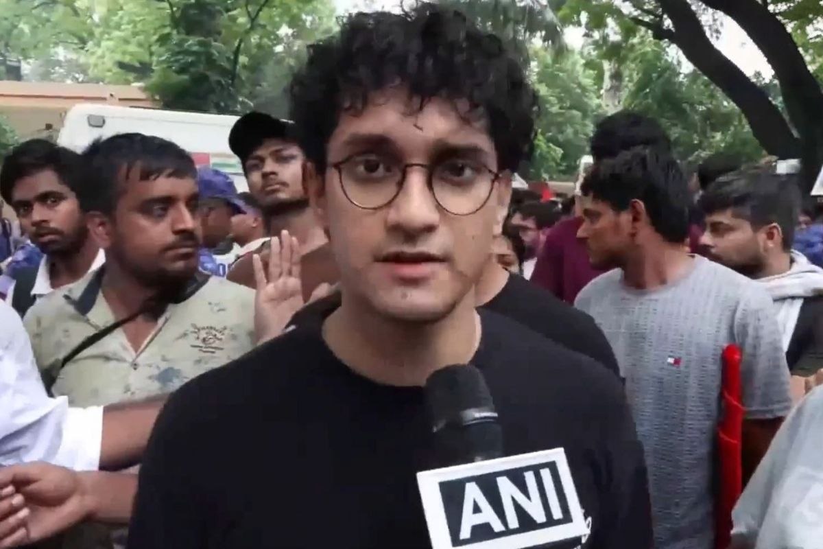 cockroach janta party, delhi police action, jantar mantar live