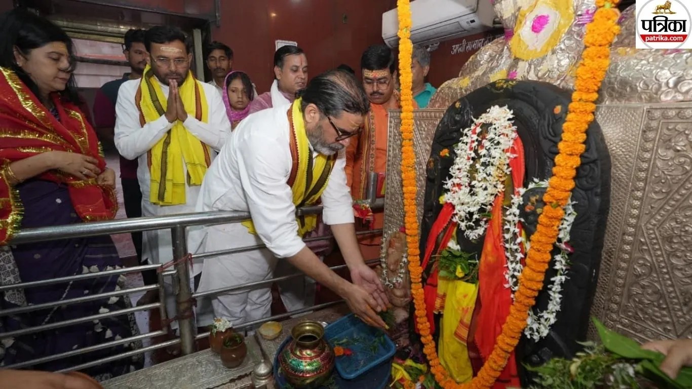 हरिहरनाथ मंदिर में पूजा करते प्रशांत किशोर