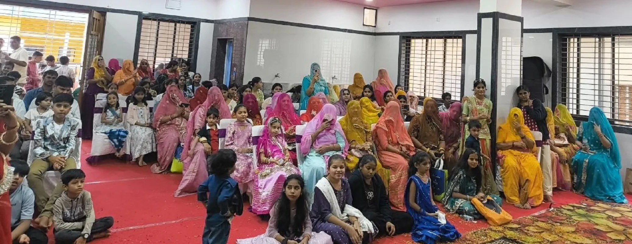 राजपुरोहित समाज के प्रतिभावान विद्यार्थी सम्मान समारोह में उपस्थित समाज के वरिष्ठजन, महिलाएं, पुरुष, अभिभावक एवं बड़ी संख्या में विद्यार्थी।