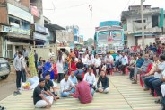 Road blockade in 1 crore jewellery lifting case