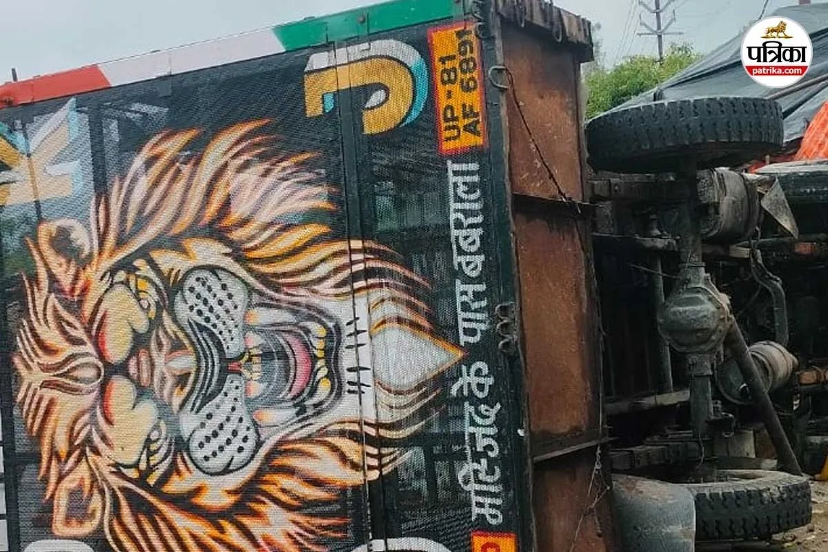 sambhal dj vehicle overturns bhagwat katha devotees injured