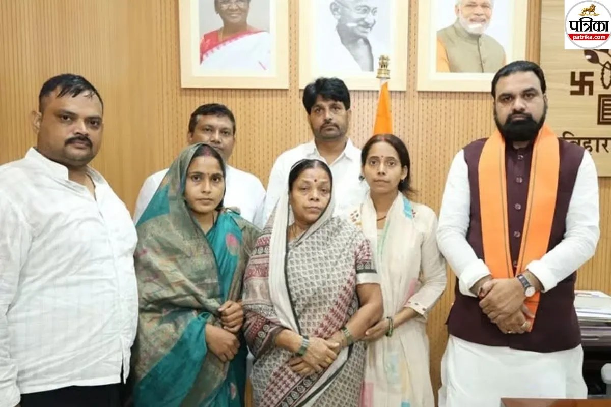samrat chaudhary meets bharat tiwari family