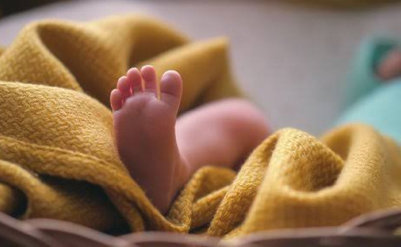 newborn baby abandoned roadside rescued by stranger dhar