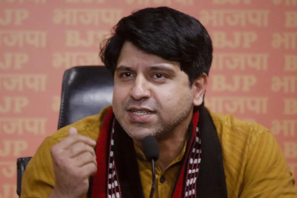 Shehzad Poonawalla Resign