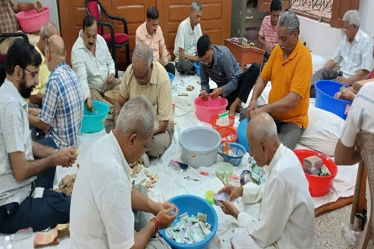 Achleshwar Mahadev donation box opened over 5 lakh rupees found as offerings