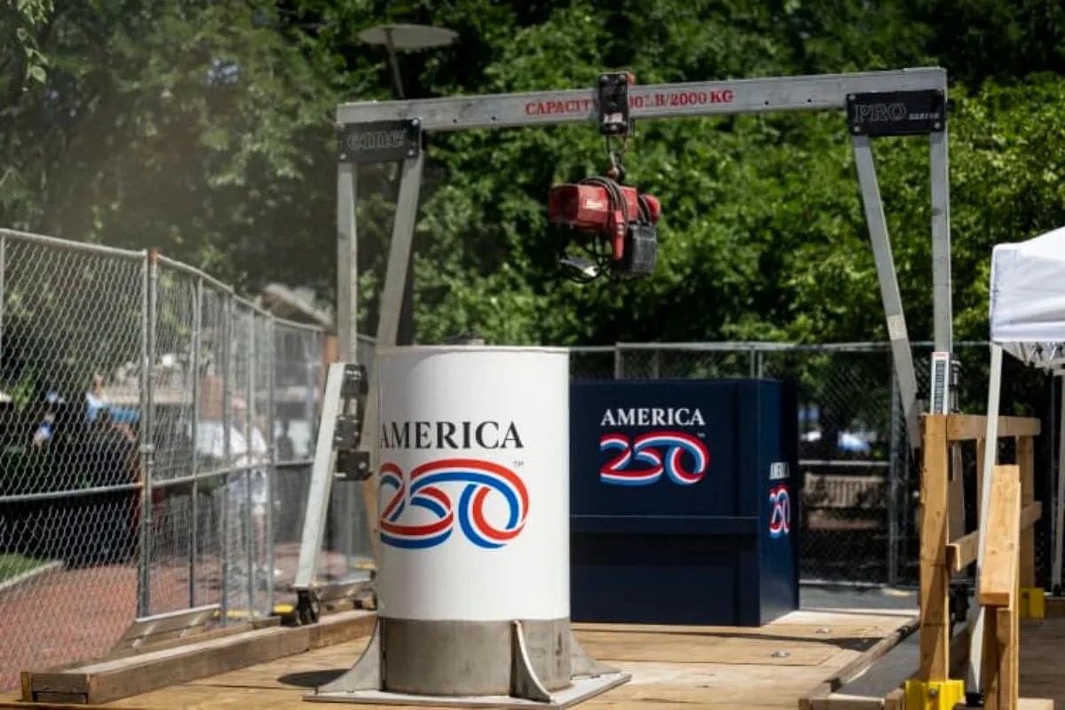 US buries time capsule