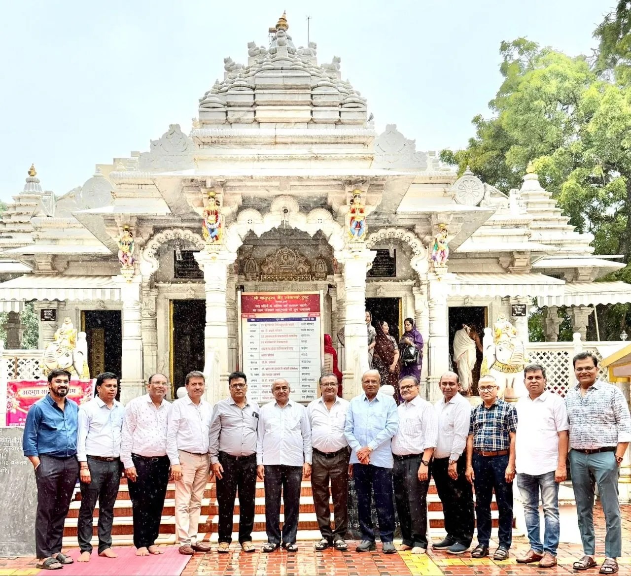 वासुपूज्य जैन श्वेताम्बर ट्रस्ट की नवनिर्वाचित कार्यकारिणी।