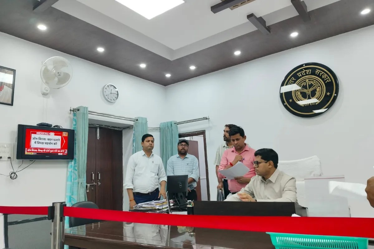 जिलाधिकारी उन्नाव, फोटो सोर्स- सूचना विभाग