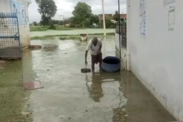 बाढ़ के पानी से मुसीबत बढ़ी , फोटो सोर्स- पत्रिका