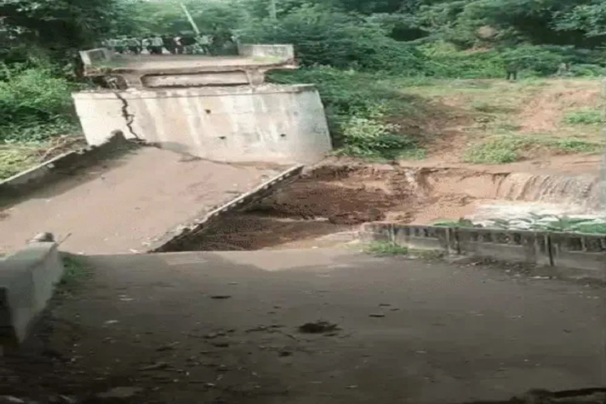 Bridge Collapses Between Chitlav and Sardarpura in Kheda District