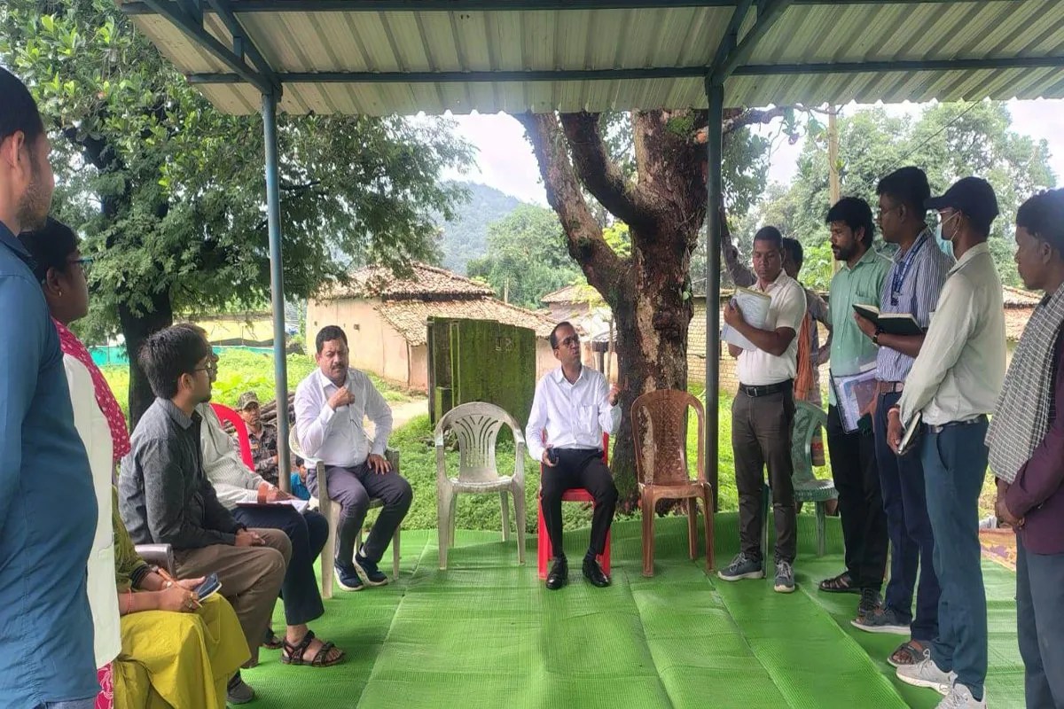 Surguja collector reached malaria effected area