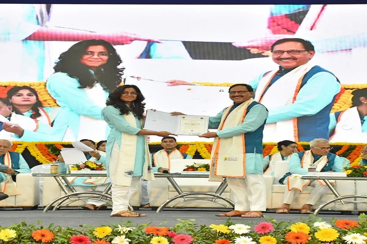 Female Students Bag 12 Out of 17 Gold Medals at GSFC University Convocation