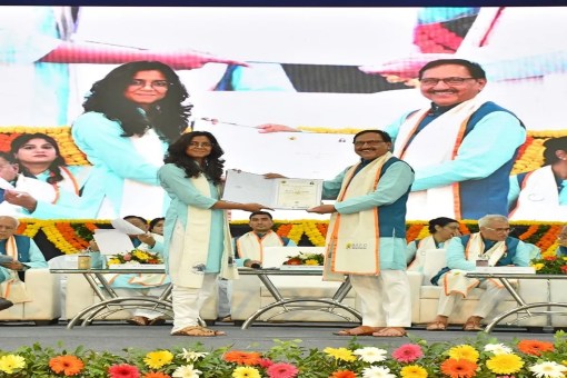 Female Students Bag 12 Out of 17 Gold Medals at GSFC University Convocation