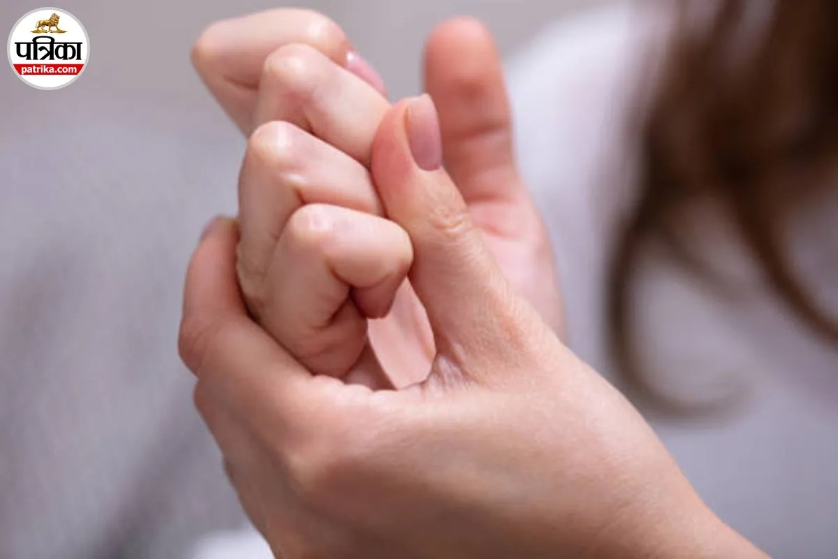 Ungliyan Chatkane Ke Nuksan, Cracking Knuckles