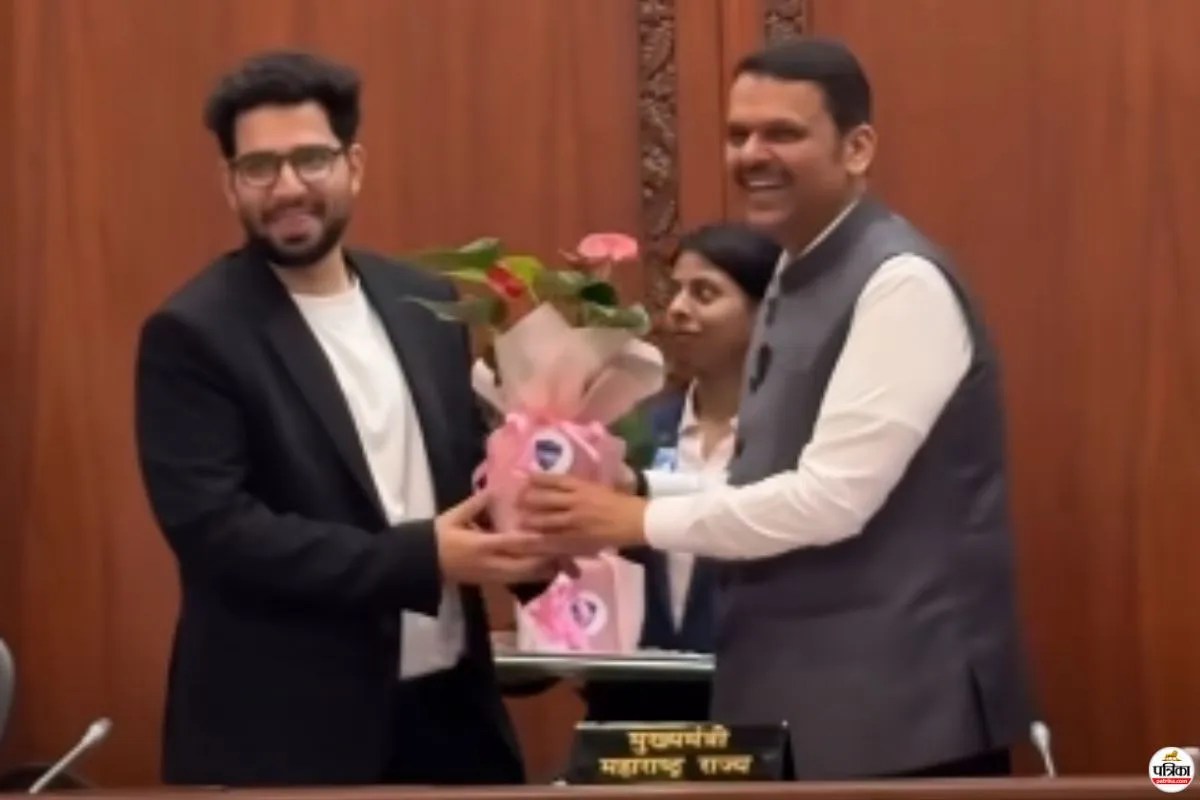 Devendra Fadnavis felicitated Samay Raina