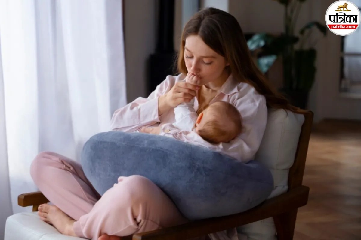 Breast Milk Benefits For Baby, Maa Ke Doodh Ke Fayde