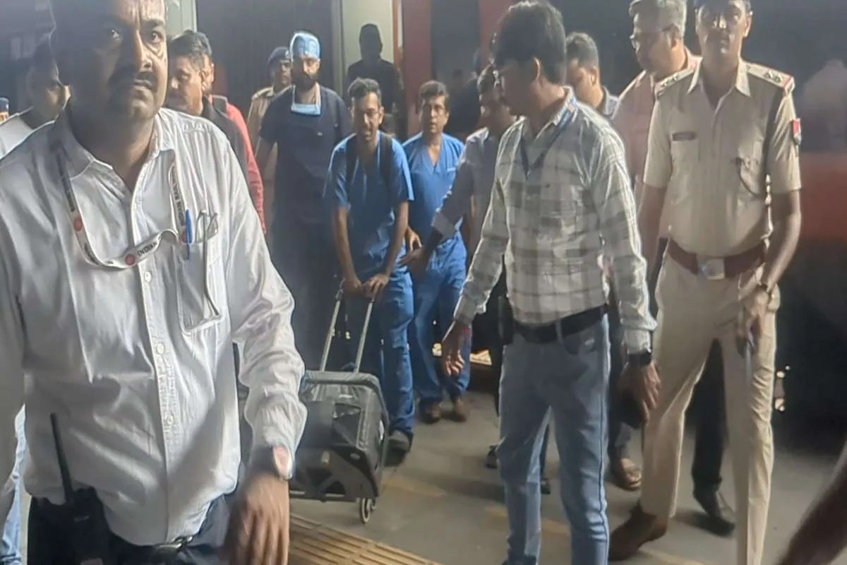 रेलवे स्टेशन से दिल को ले जाती टीम। फोटो- पत्रिका