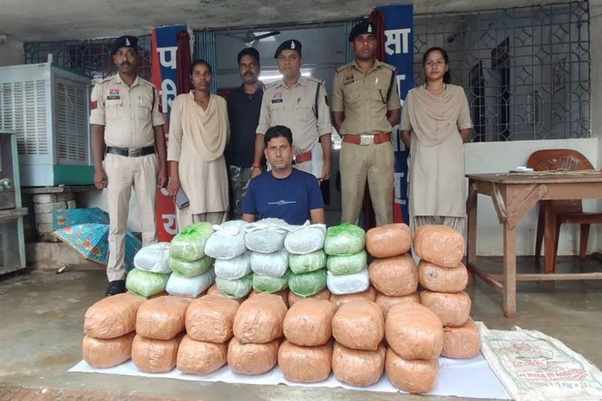 Hemp smugglers arrested by Surajpur Police