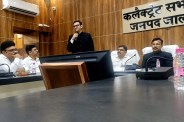 कार्यक्रम में बोलते आईएएस रिंकू सिंह राही, फोटो सोर्स- X वीडियो ग्रैब