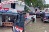 थाने के अंदर जल भराव, फोटो सोर्स- X वीडियो ग्रैब