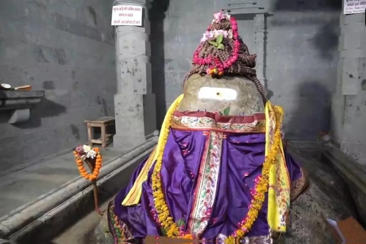 श्री केदारेश्वर महादेव धाम में स्थापित चमत्कारी शिवलिंग, फोटो सोर्स- X वीडियो ग्रैब