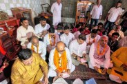हनुमान चालीसा का पाठ करते अजय राय, फोटो सोर्स- X अजय राय