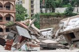 स्वामीनारायण मंदिर में गिरी तीन मंजिला इमारत, फोटो सोर्स- X वीडियो ग्रैब