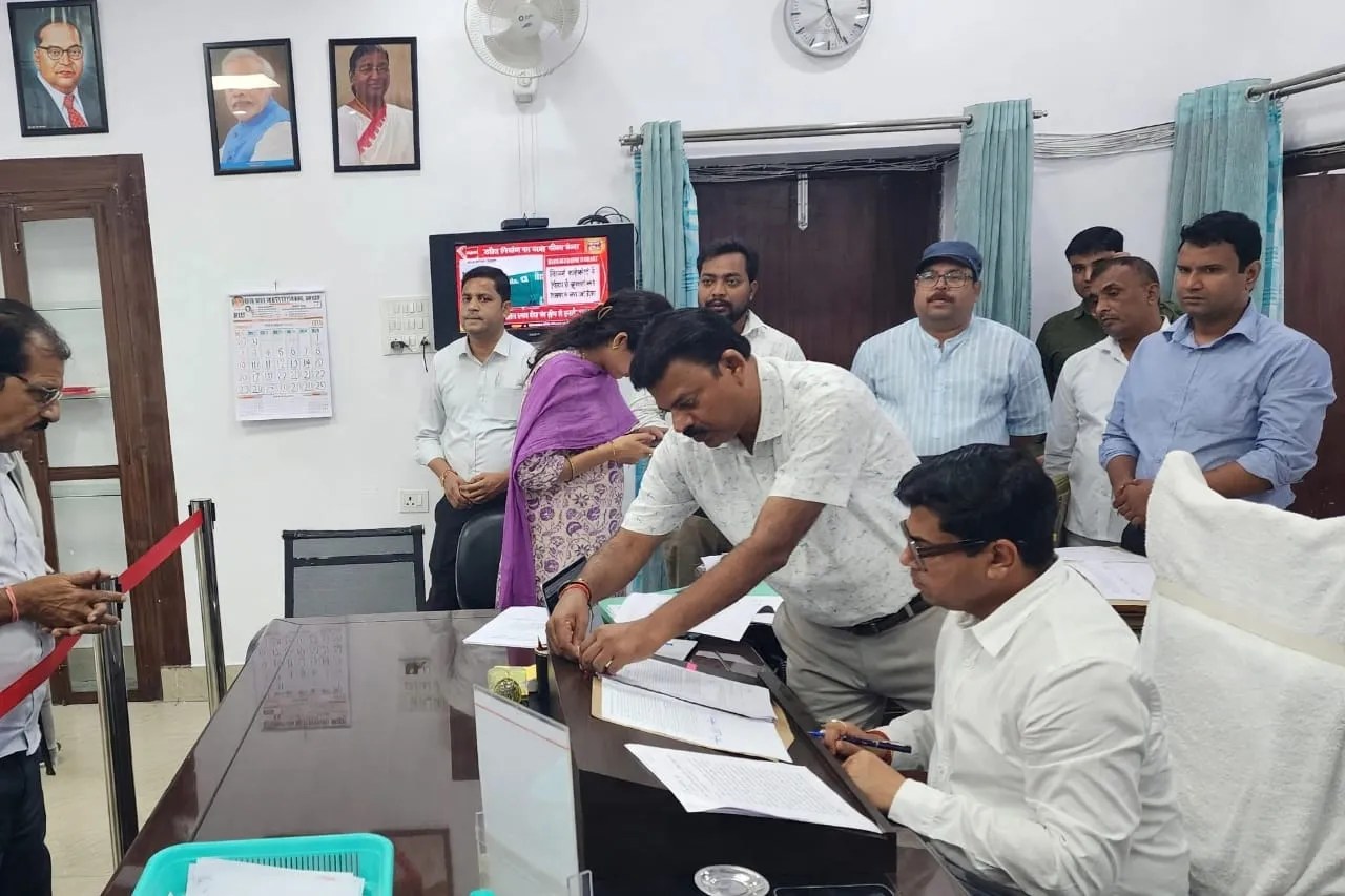 डीएम घनश्याम, फोटो सोर्स- सूचना विभाग उन्नाव