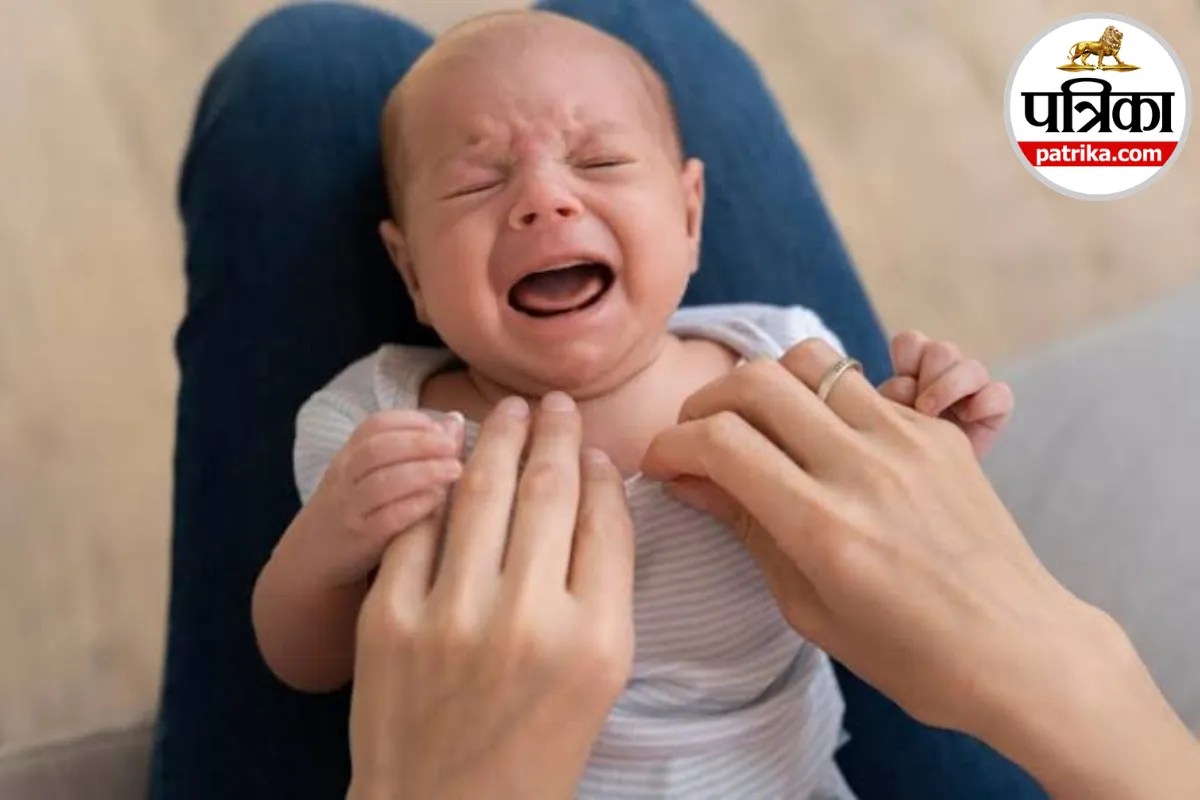 infant acid reflux symptoms,baby spitting up after feeding,infant acid reflux causes,