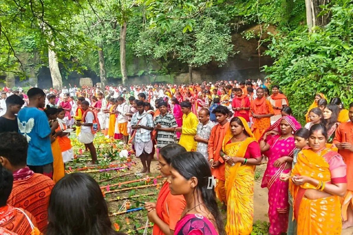 Sant Gahira Guru devotees in Kavad Yatra