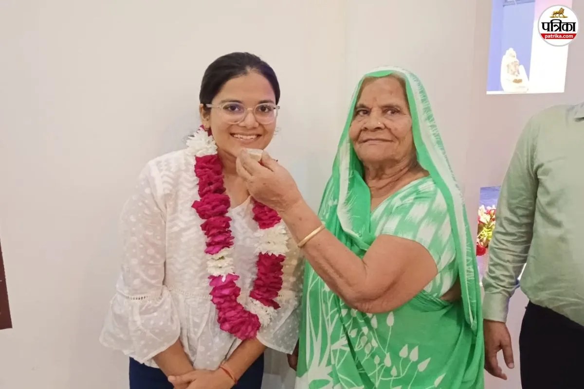 CS Topper Khushi Agrawal