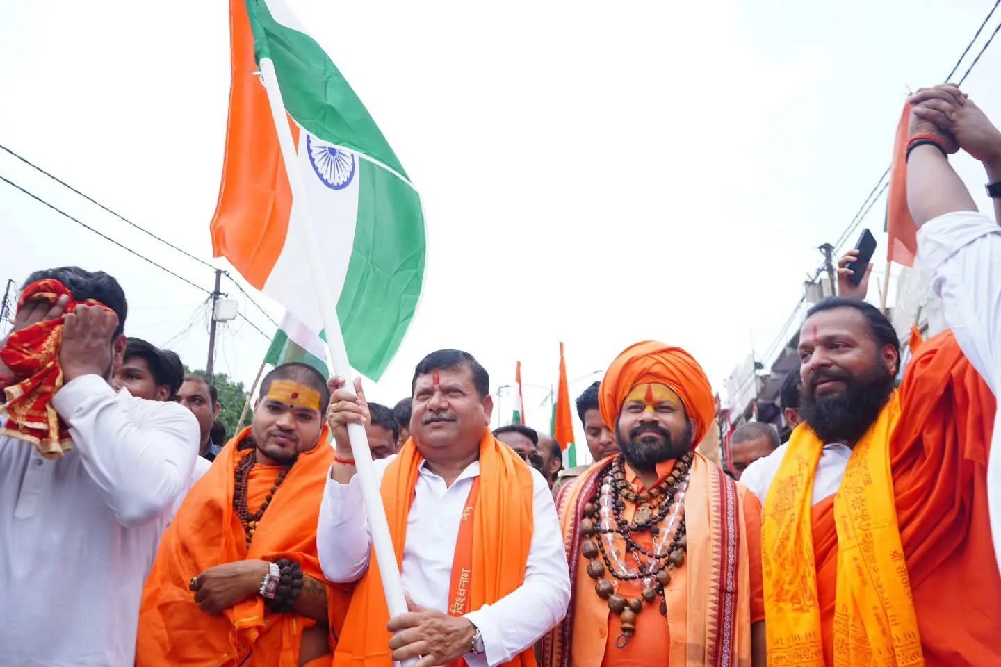 Hanumangarhi Mahant Raju Das, Ram Mandir Theft Case, Vande Mataram Row, UP Election 2027, Akhilesh Yadav
