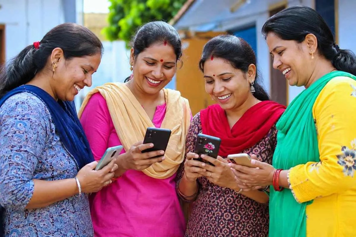 इंटरनेट के इस्तेमाल में महिलाएं आगे, प्रतिकात्मक फोटो (Photo Source: AI Image)