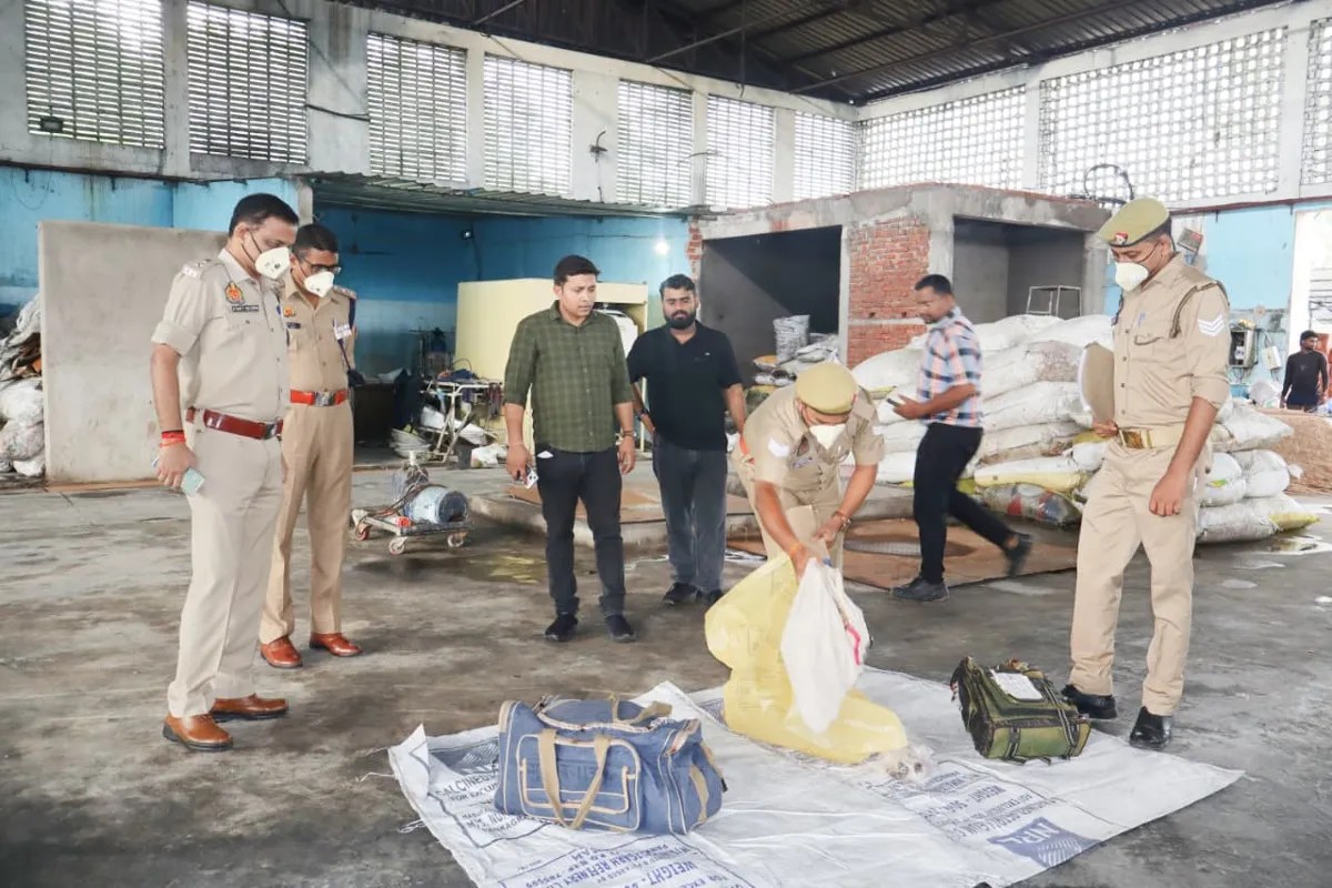 बाराबंकी, अयोध्या कैंट, प्रतापगढ़, हरदोई और लखीमपुर से लाए गए जब्त मादक पदार्थों को निर्धारित प्रक्रिया के तहत नष्ट कर नशा तस्करों को कड़ा संदेश दिया गया। (Source: Police Media Cell)