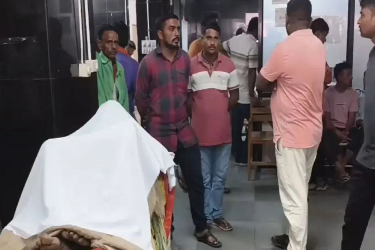 11 Gamblers Flee; Three Youths Die After Falling into Well