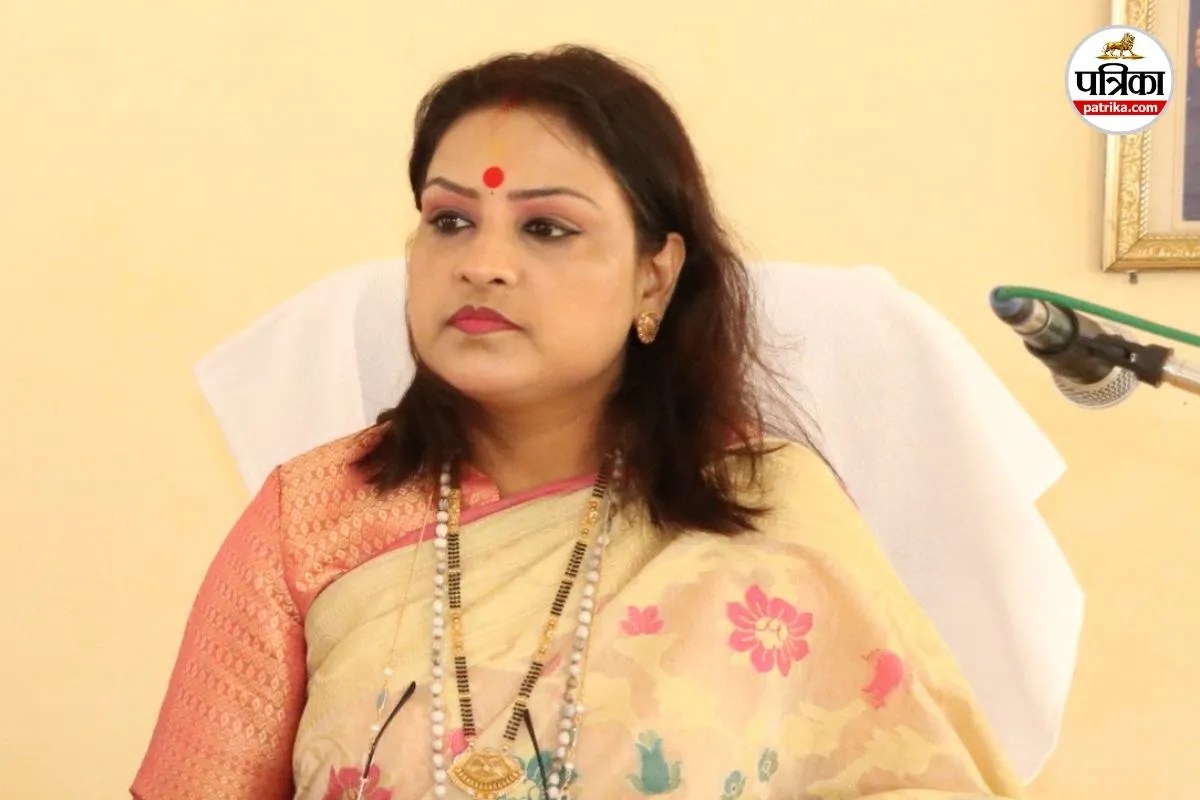 Shweta Chaudhary Hathras Nagar Palika News Door to Door Garbage Collection Tender