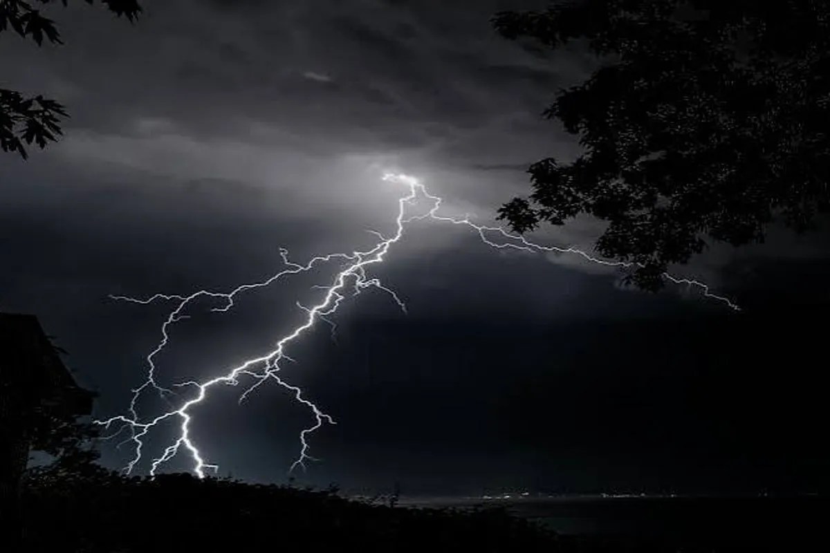 3 people died due to sky lightning