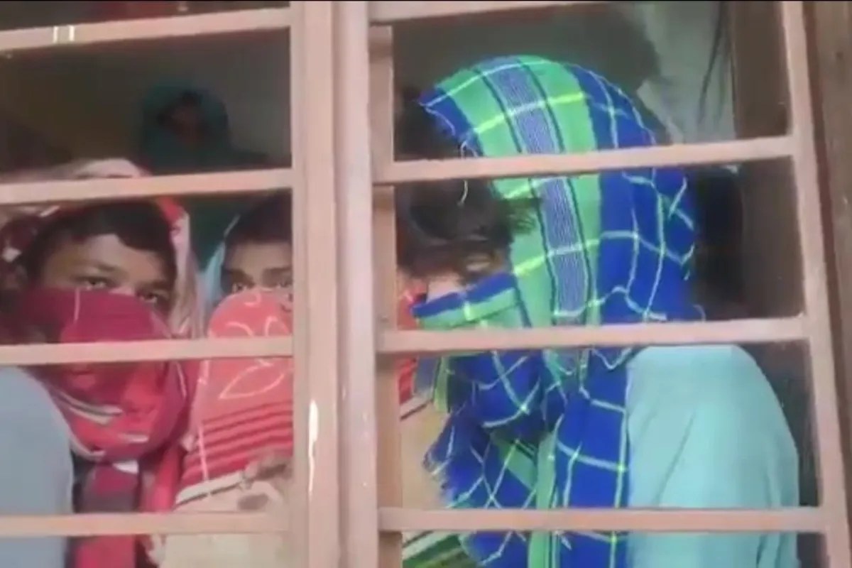 हॉस्टल में छात्र, फोटो सोर्स- X वीडियो ग्रैब