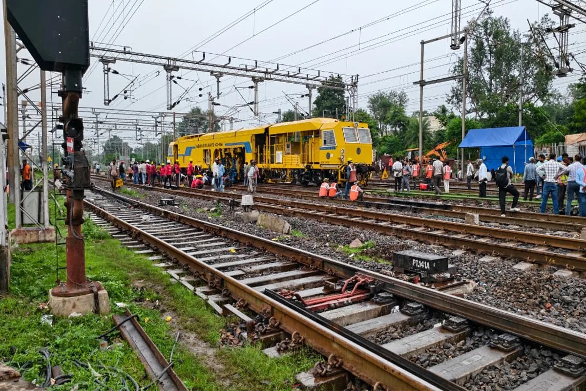 Yard Remodeling Work at Bina: New points, new tracks, and the EI system will transform the yard's layout.