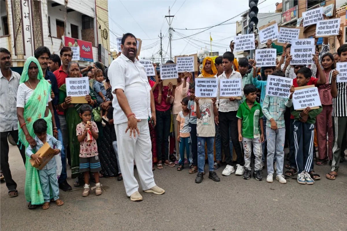 Residents stated that a hundred families have been living there for three decades and paying taxes to the municipal council